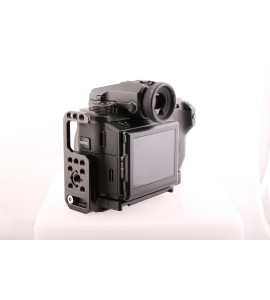 Fujifilm GFX 50S Kamera-Gehäuse inkl. Batteriegriff + Schiene